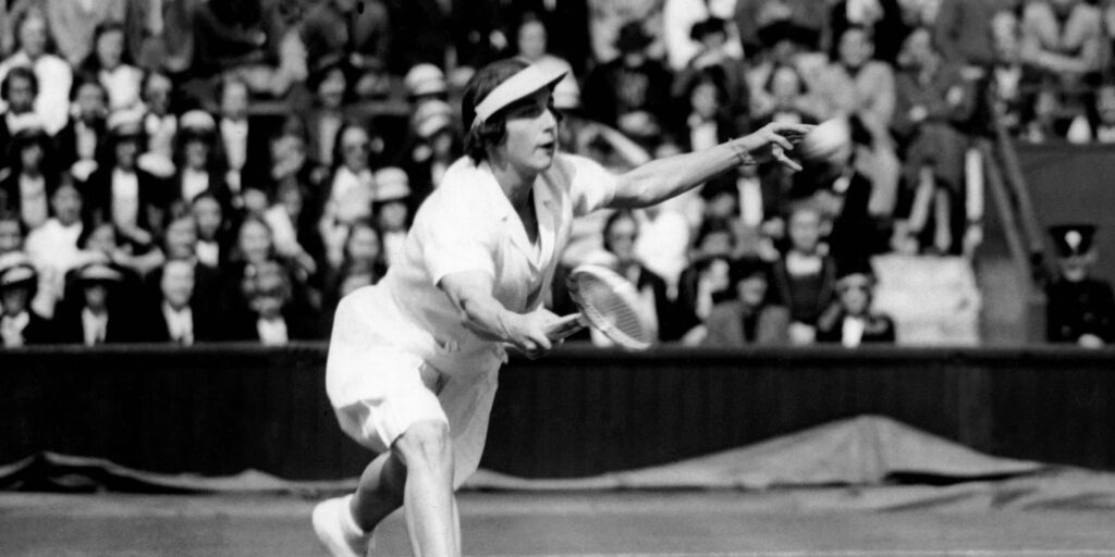 Helen Wills returing a shot during match